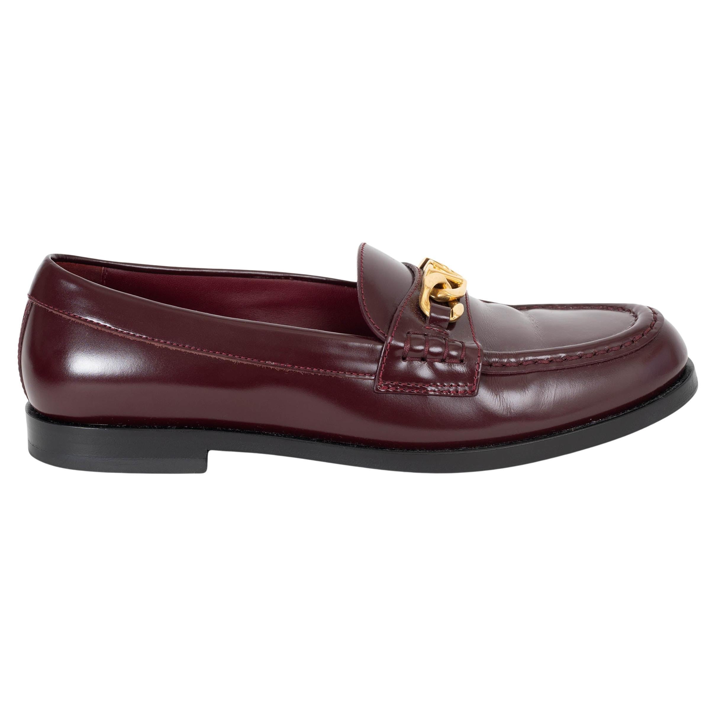 VALENTINO burgundy leather 2022 VLOGO CHAIN Loafers Flats Shoes 38.5 For Sale