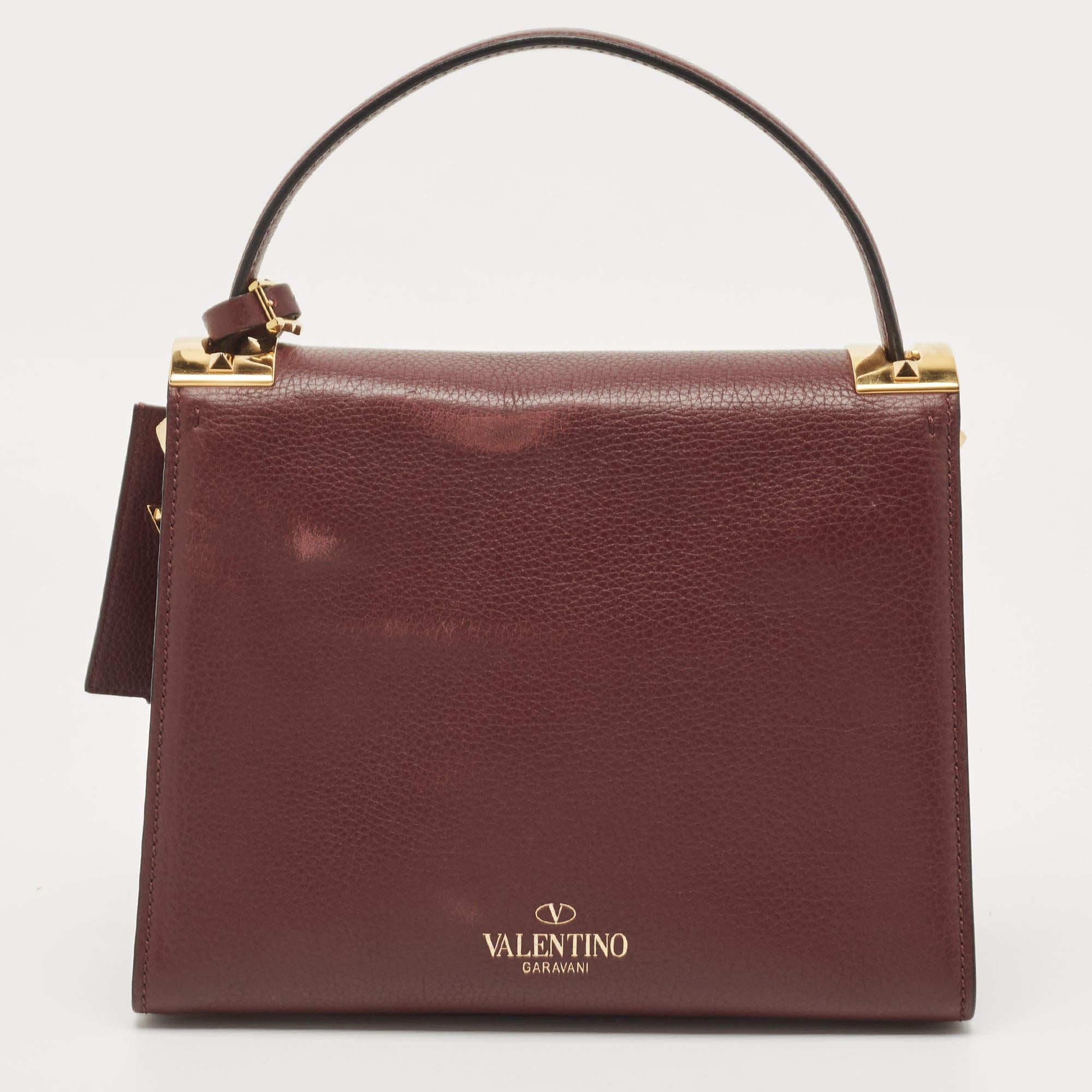 Marked by flawless craftsmanship and enduring appeal, this Valentino top handle bag is bound to be a versatile and durable accessory. It has a spacious size.

Includes: Original Dustbag, Info Booklet, Detachable Strap

