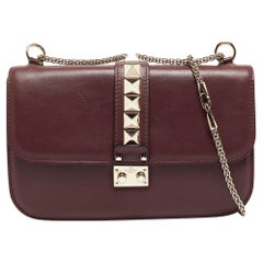 Valentino Sac à rabat moyen Rockstud Glam Lock en cuir bourgogne