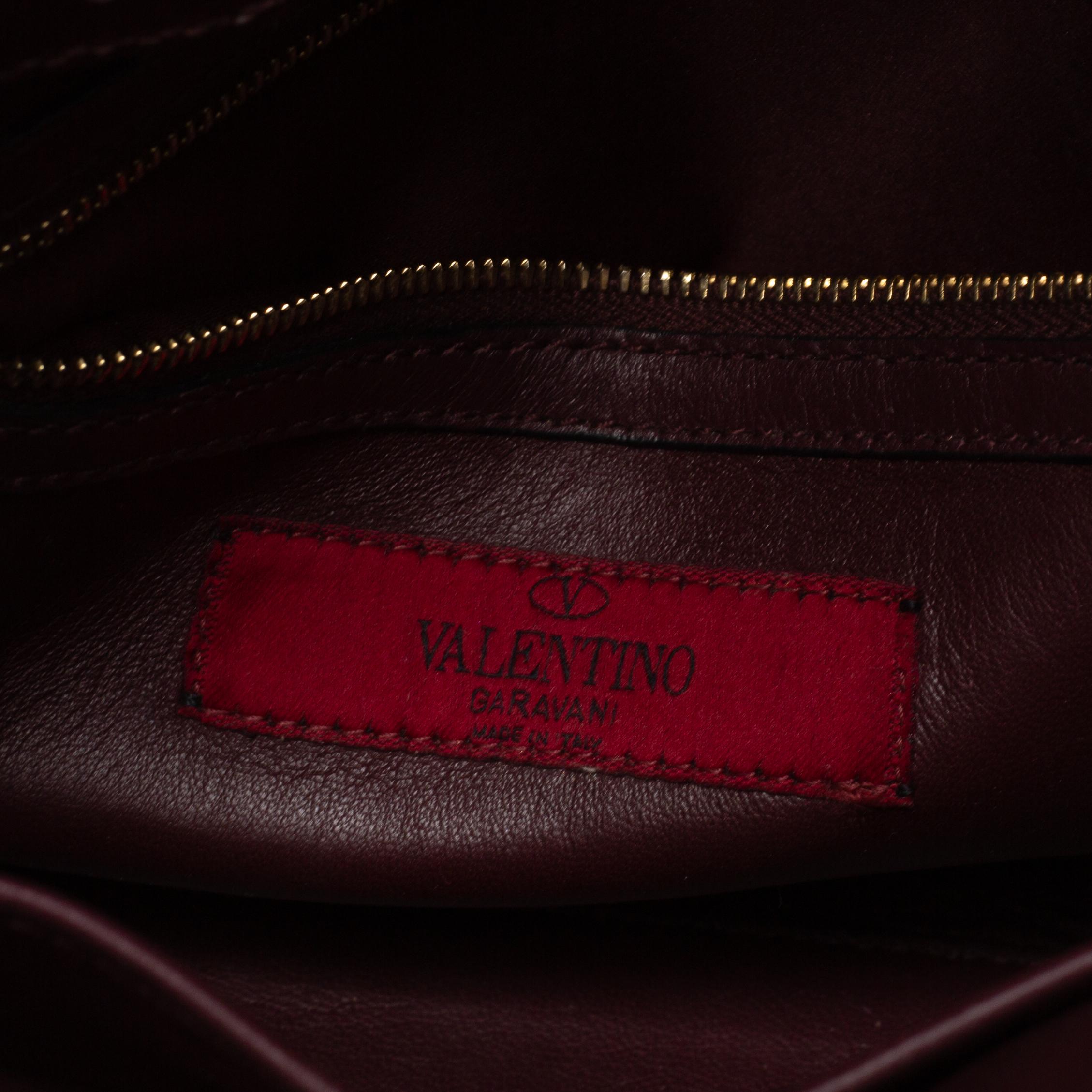 Valentino Burgundy Leather My Rockstud Top Handle Bag In Good Condition In Dubai, Al Qouz 2