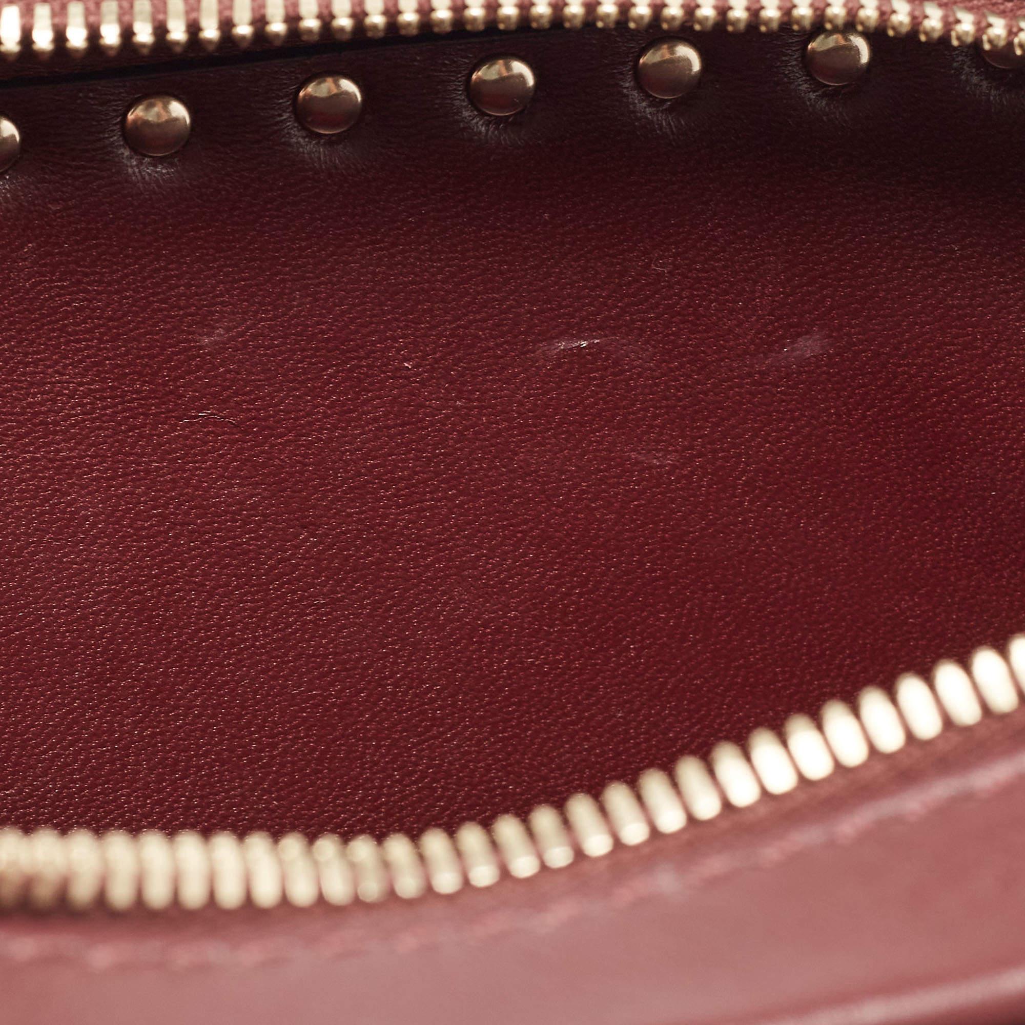 Valentino Burgundy Leather Rockstud Camera Crossbody Bag In Good Condition For Sale In Dubai, Al Qouz 2