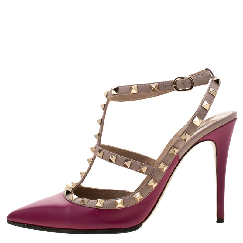 Instantly recognisable and absolutely stunning, the Rockstud sandals from Valentino are one of the most iconic styles from the label. These burgundy sandals are even more appealing owing to their classy and elegant feel. They've been crafted from