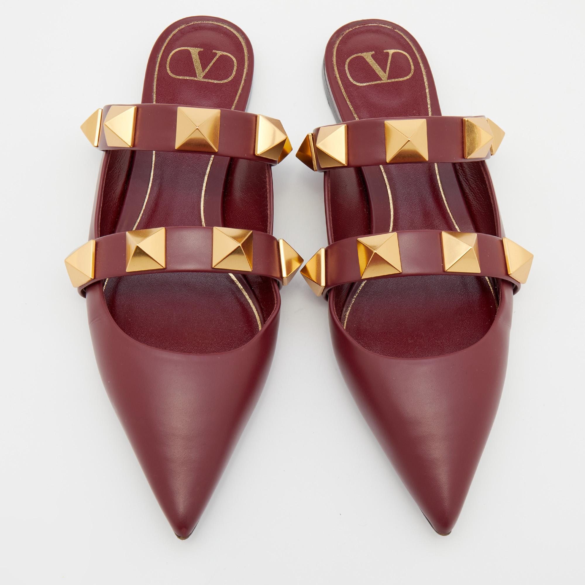 Valentino shoes are known for their unique designs that emanate the label's feminine verve and immaculate craftsmanship that makes their creations last season after season. Crafted from leather in a versatile burgundy shade, the straps are adorned