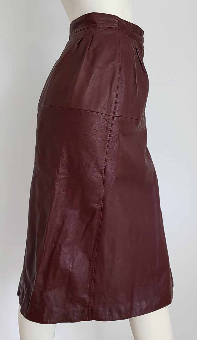 VALENTINO Burgundy Leather Skirt - Excellent condition For Sale at 1stdibs