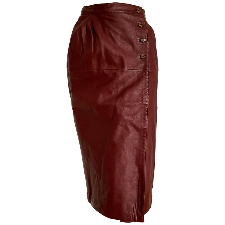 VALENTINO Burgundy Leather Skirt - Excellent condition For Sale at 1stdibs