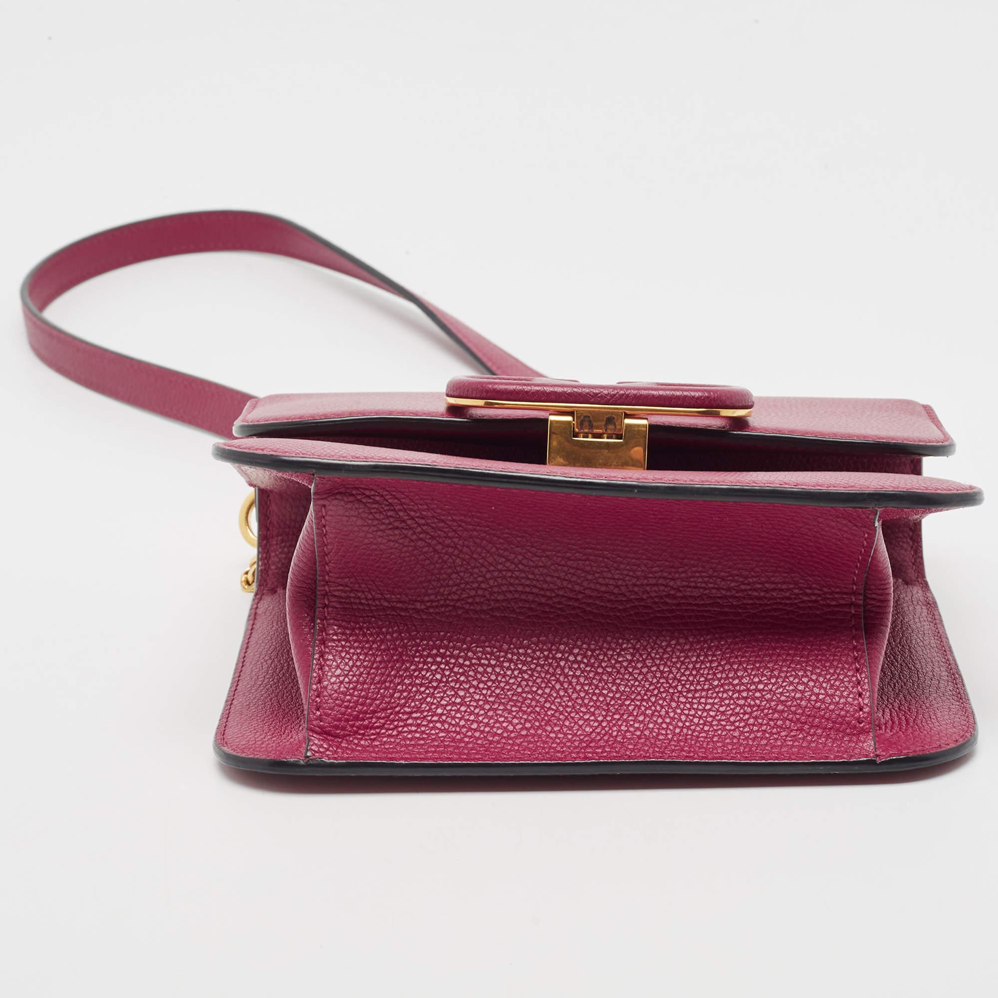 Valentino Burgundy Leather Small VSling Shoulder Bag In Good Condition In Dubai, Al Qouz 2