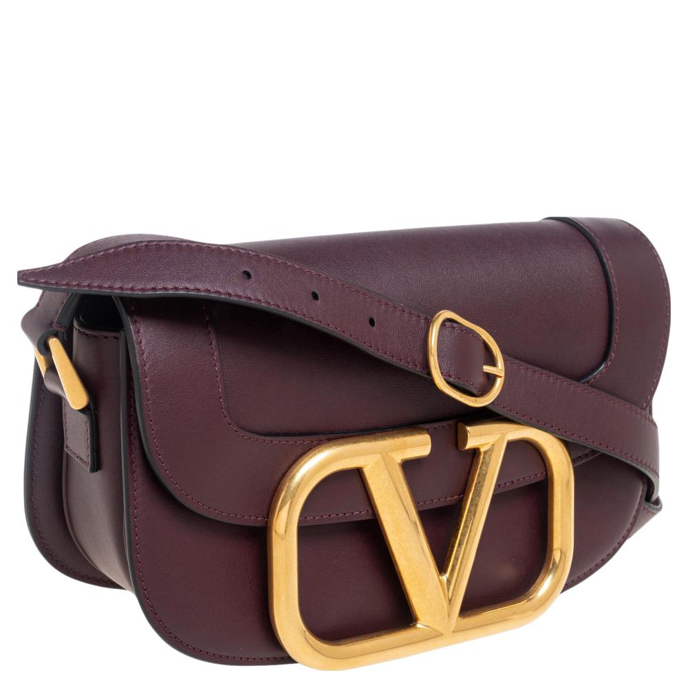 Valentino Burgundy Leather VLogo Supervee Crossbody Bag In Good Condition In Dubai, Al Qouz 2