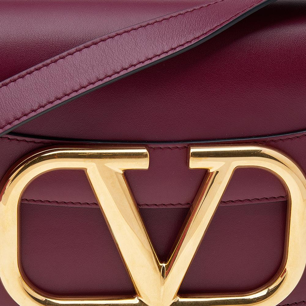 Valentino Burgundy Leather VLogo Supervee Crossbody Bag In New Condition In Dubai, Al Qouz 2