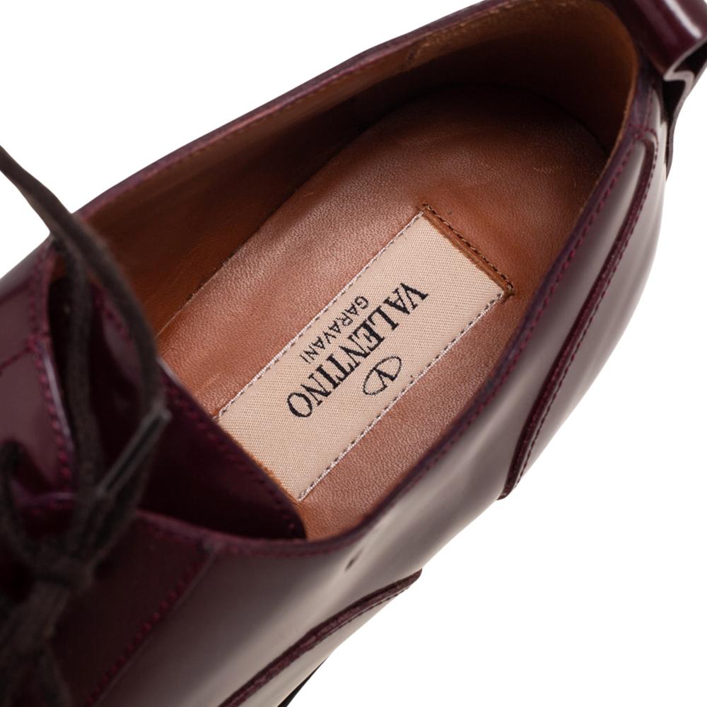Valentino Burgundy Patent Leather Fringe Derby Shoes Size 37 In New Condition In Dubai, Al Qouz 2
