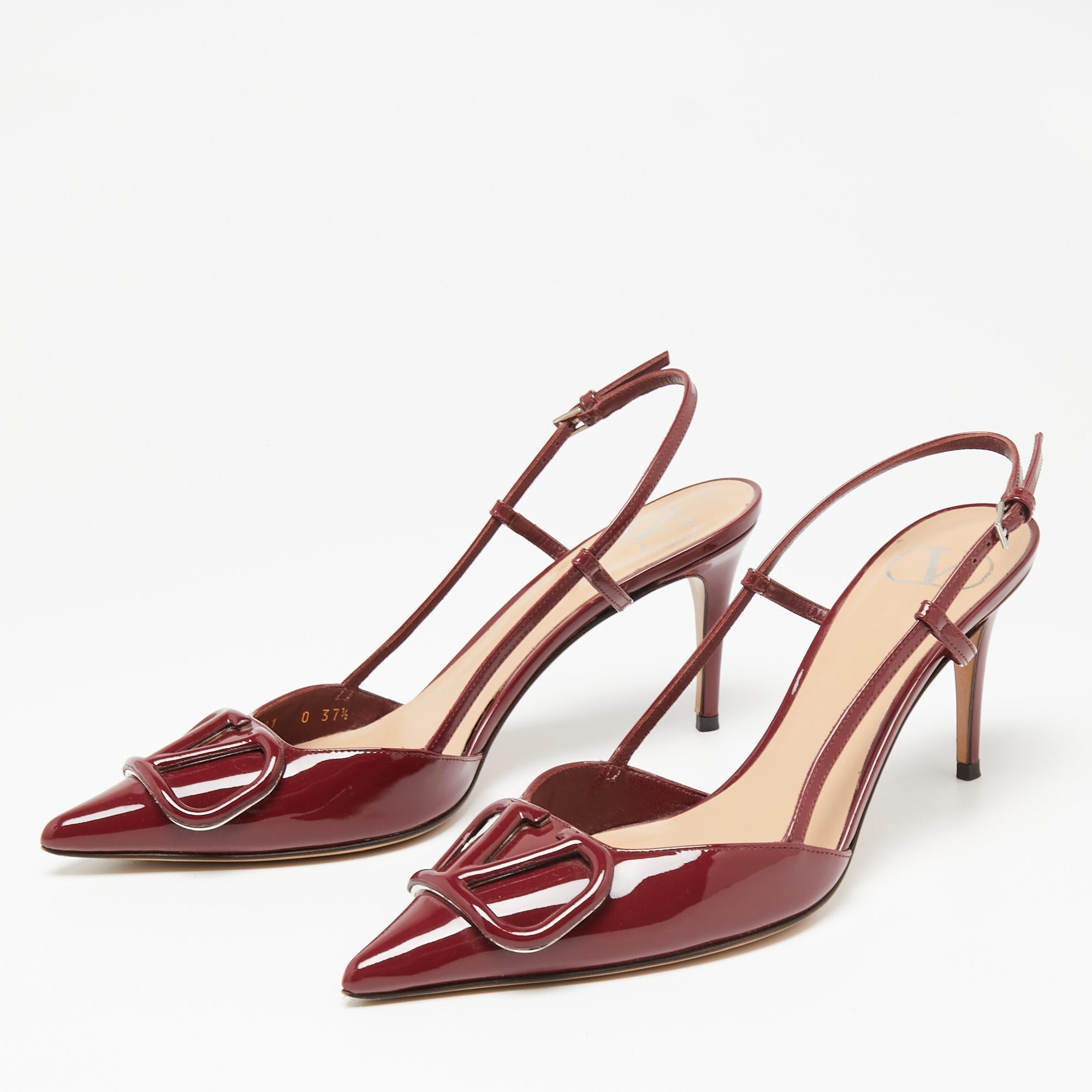 Infuse your style with a blend of grace and charm by wearing these beautiful pumps from the house of Valentino. They are created using patent leather on the exterior and exhibit the Vlogo accents on the front, pointed-toes, and 8 cm slender heels.