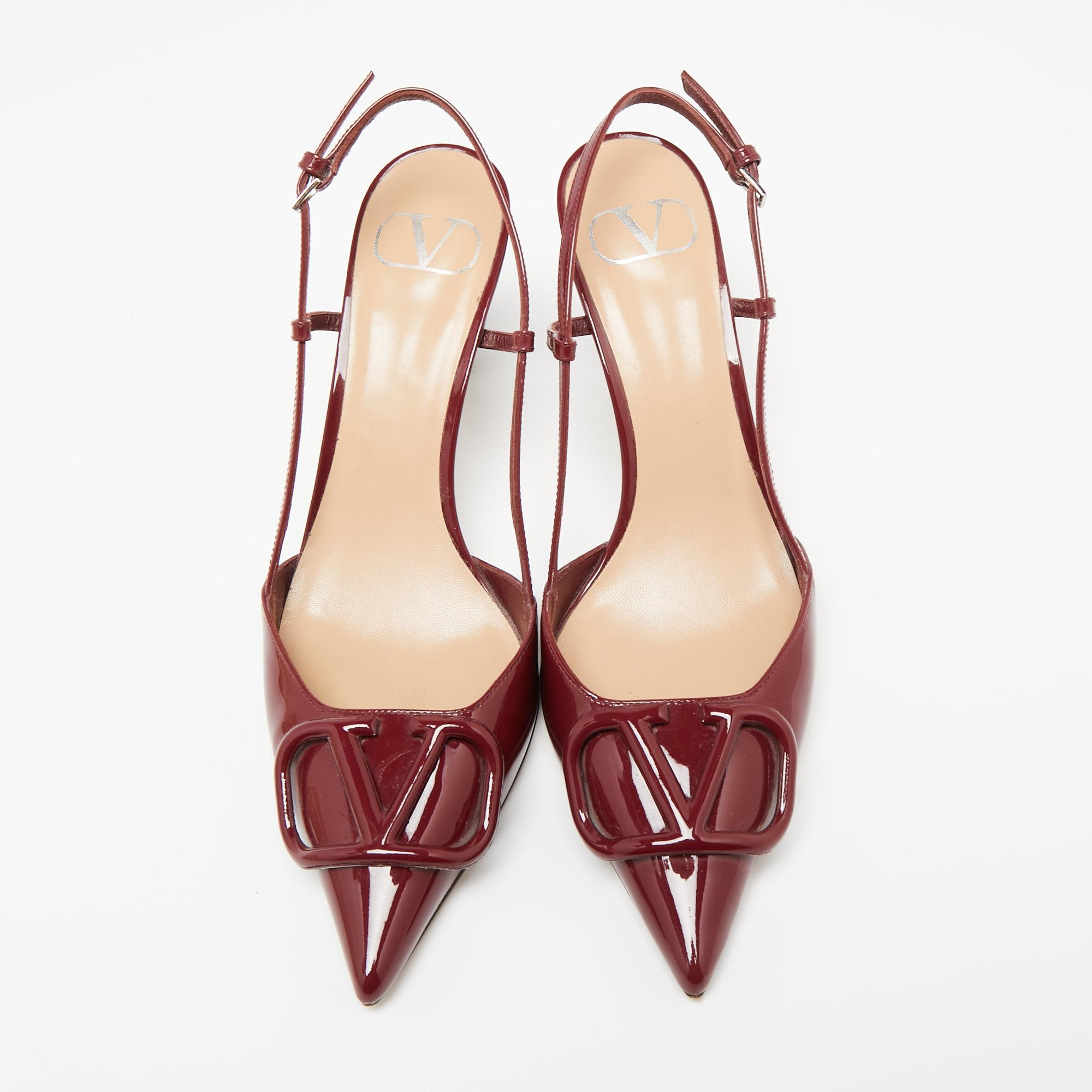 Infuse your style with a blend of grace and charm by wearing these beautiful pumps from the house of Valentino. They are created using patent leather on the exterior and exhibit the Vlogo accents on the front, pointed-toes, and 8 cm slender heels.