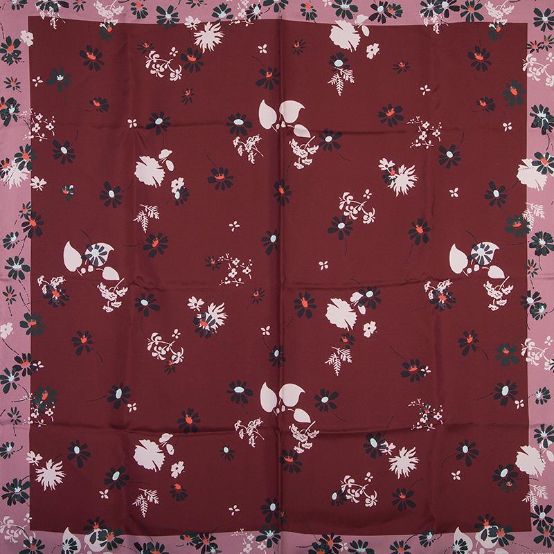Valentino floral print scarf in burgundy, forest green, pale rose, dusty rose and light blue silk (100%) with flower print. Has been worn and is in excellent condition.

Width 90cm (35.1in)
Length 90cm (35.1in)