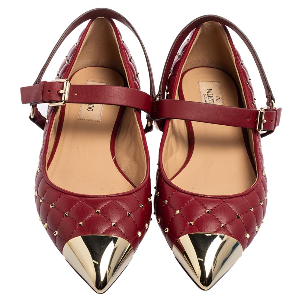 When considering Valentino, three words come to mind: luxurious, bold, and iconic. These gorgeous shoes are crafted from prime quality materials, and the sleek silhouette is adorned with carefully placed Rockstuds. They can be styled with various