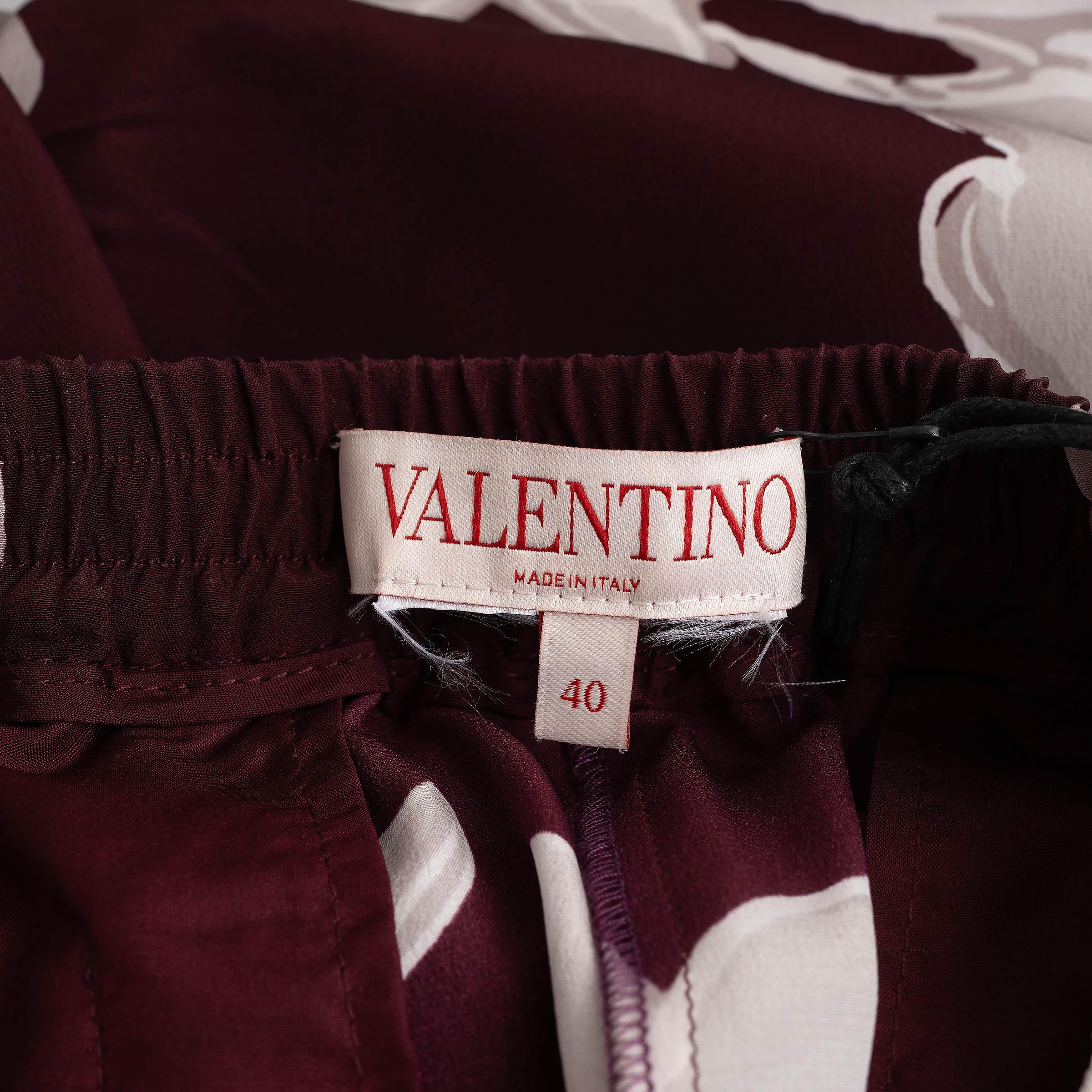 Women's VALENTINO burgundy silk 2024 METAMORPHOS GRYPHOS CROPPED Pants 40 S For Sale