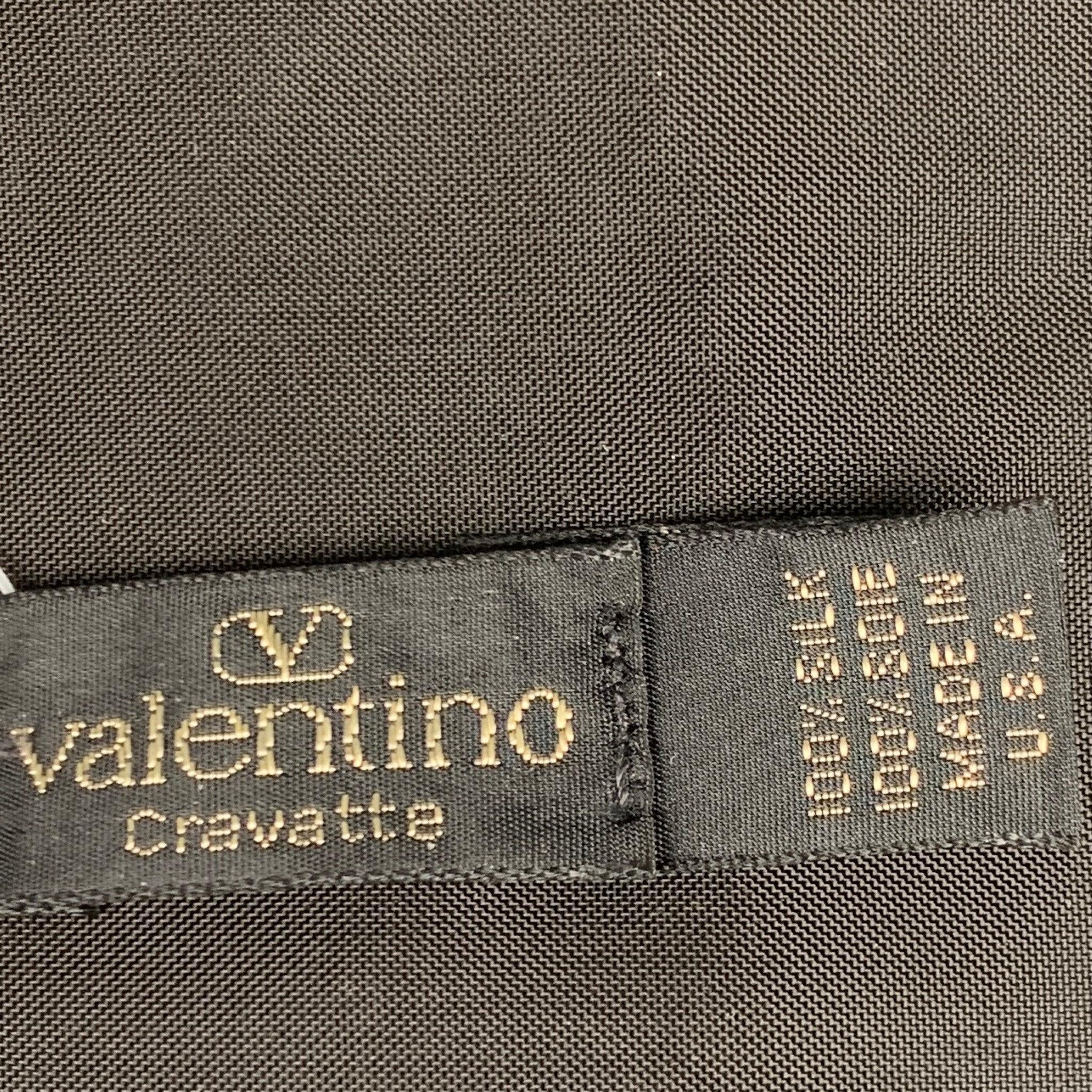 Men's VALENTINO Burgundy Textured Silk Cummerbund Bow Tie Set For Sale