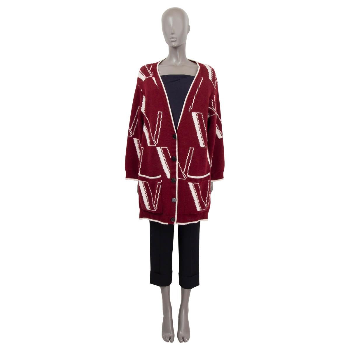 100% authentic Valentino oversized long VLogo cardigan in burgundy and white virgin wool (70%) and cashmere (30%). The design features intarsia-knit, drop shoulder, front button fastening and a very deep v-neck. Has been worn and is in excellent