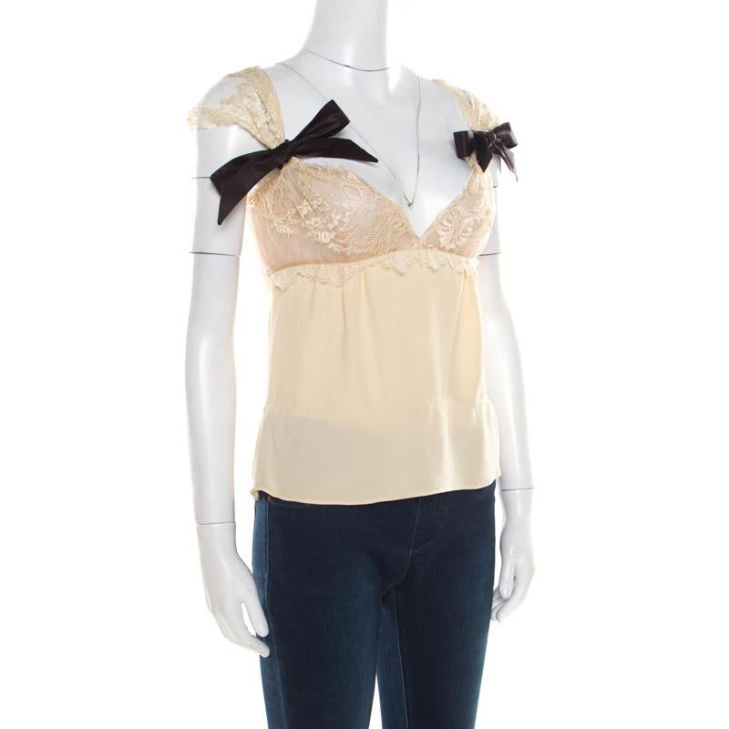 Contemporary, edgy and quite stylish is this Valentino top! The buttercream crepe creation features a flattering feminine silhouette and flaunts a lace design on the bustier and the shoulders. It comes with a plunging neckline and a trendy bows.