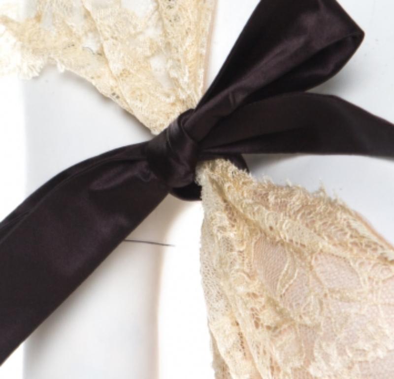 Valentino Buttercream Crepe Bow Detail Lace Babydoll Top L en vente 1