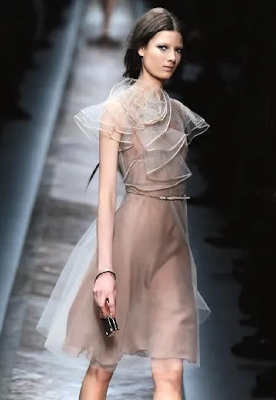 Valentino by Maria Grazia Chiuri und Pierpaolo Piccioli Tüllkleid, SS 2011 (Beige) im Angebot