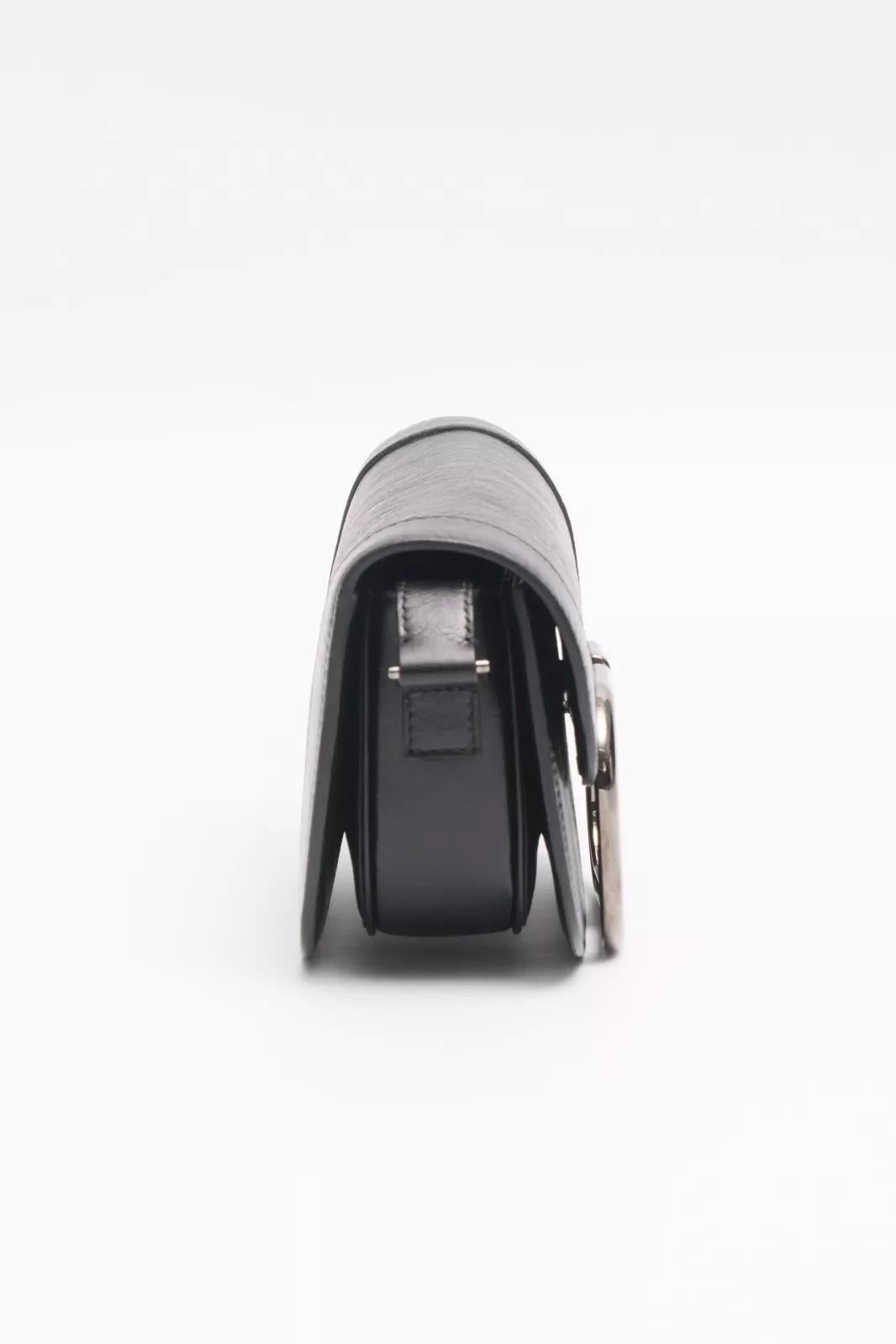 Valentino Calfskin Supervee Shoulder Bag Black In Excellent Condition For Sale In Montreal, Quebec