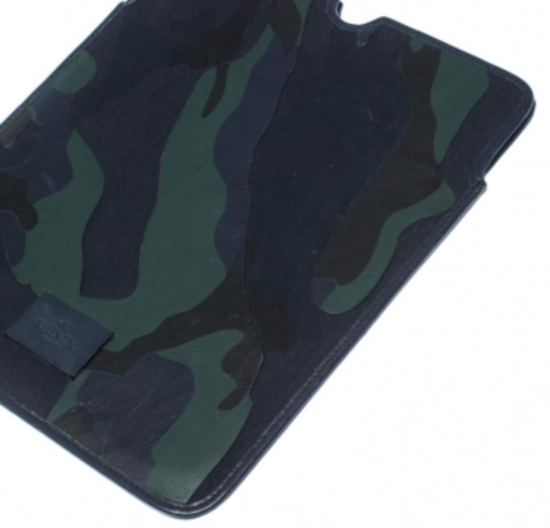 Valentino Porta iPad 2 in pelle camo In condizioni buone in vendita a Dubai, Al Qouz 2
