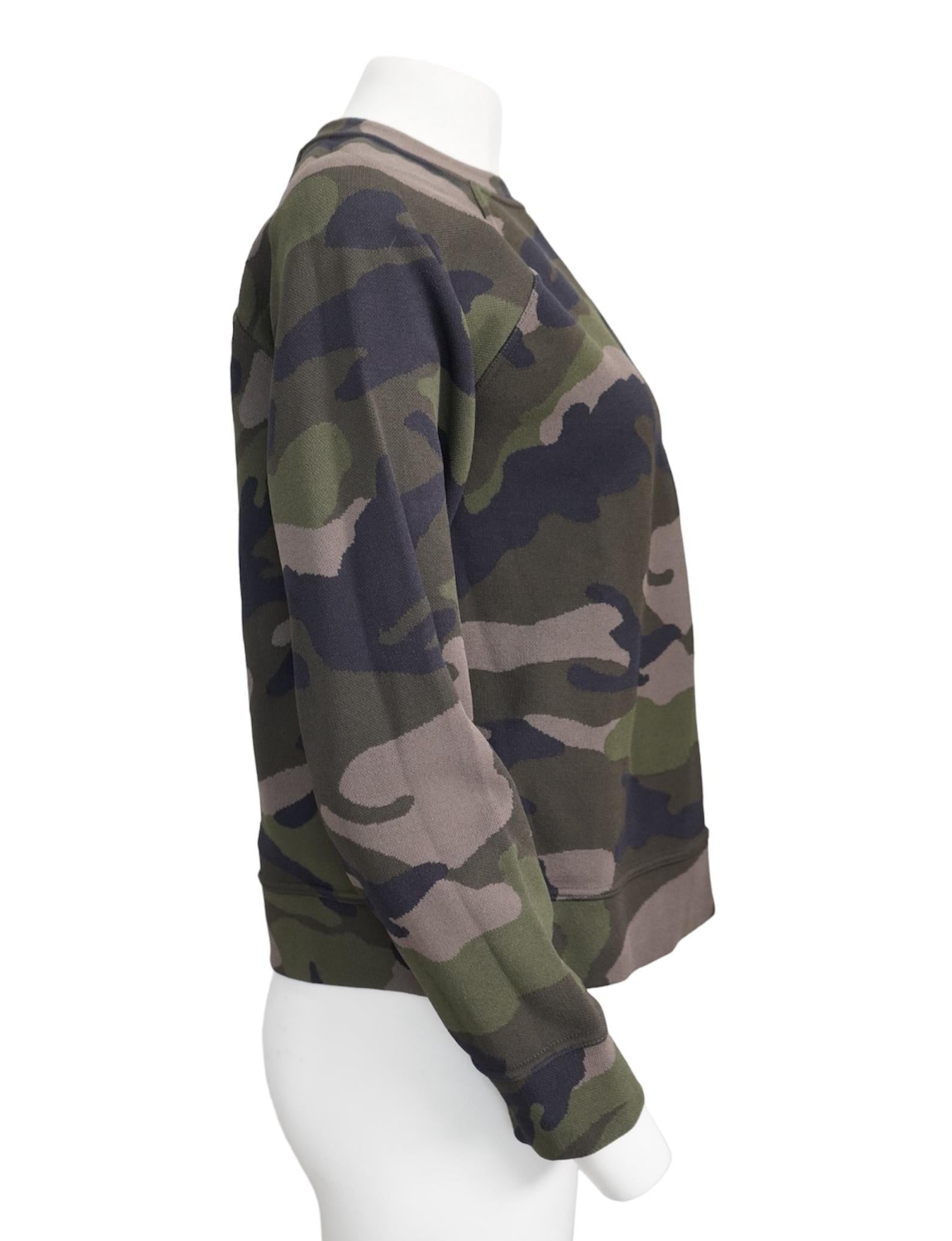 Valentino Camo Print Langarm Pullover mit Rundhalsausschnitt
Größe M
83% Viskose 17% Polyester 
Länge: 23