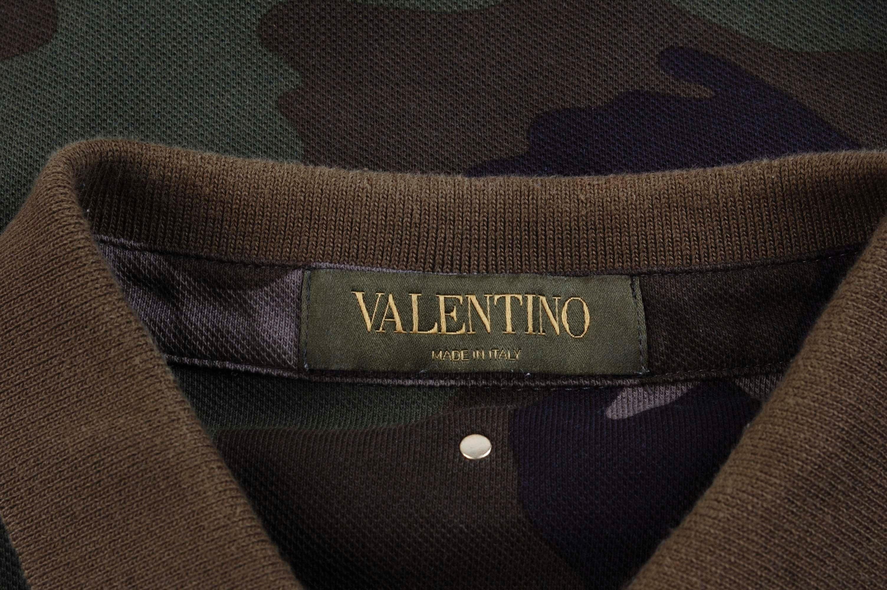 Valentino Camouflage Army Camo Men Polo T-Shirt Size M (runs S/M) In Excellent Condition For Sale In Kaunas, LT