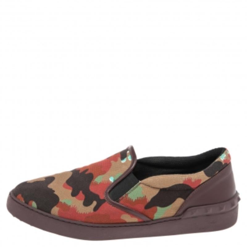 Men's Valentino Camouflage Print Canvas And Leather Rockstud Low Top Sneakers Size 40