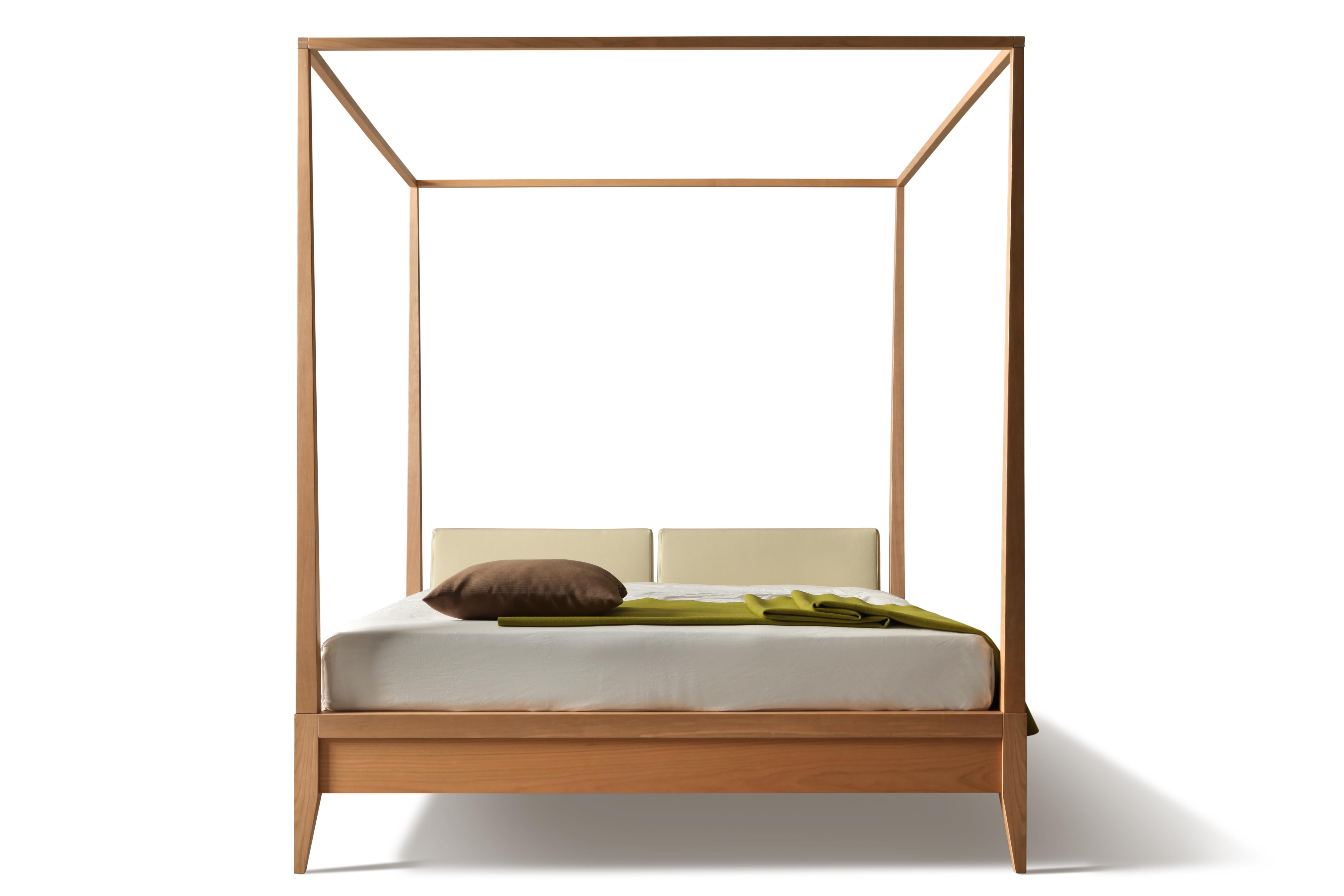 Valentino, canopy bed made of solid cherry wood with upholstered headboard.
Available in different sizes: king, queen, California king.
The price of this listing refers to a 180 x 200 size.
customizable with different finishes and coating