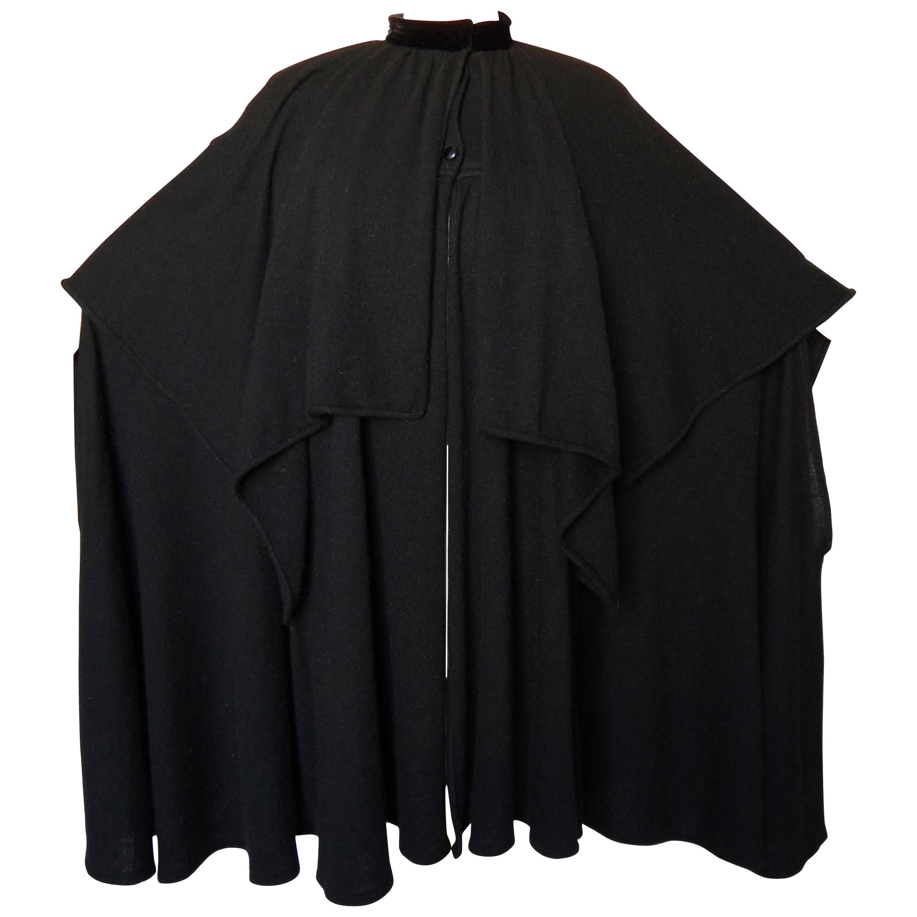 Valentino Cape Black Angora Wool Knit High Collar Caplet Vintage 1980s OSFM In Good Condition For Sale In Port Saint Lucie, FL
