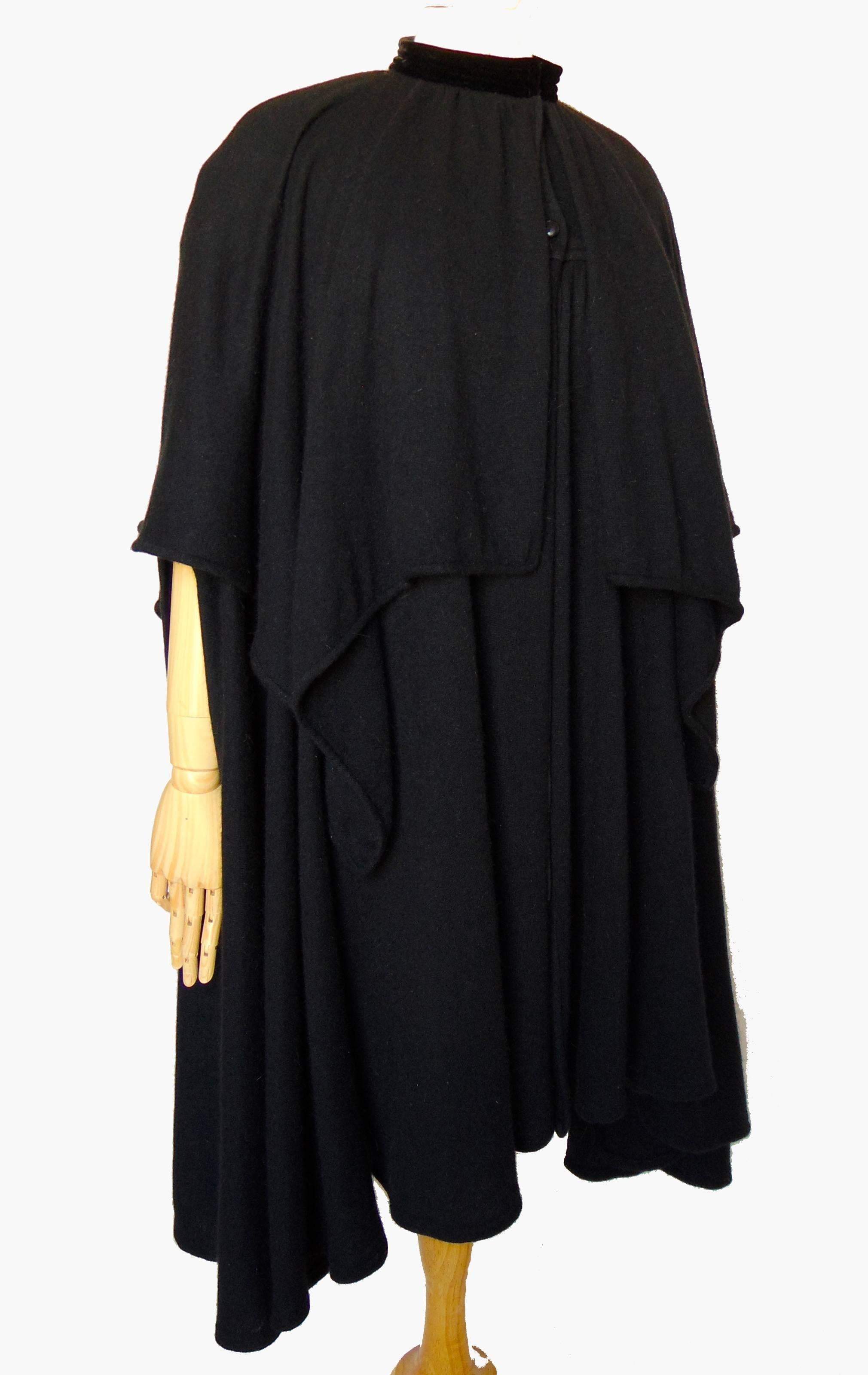 Valentino Cape Black Angora Wool Knit High Collar Caplet Vintage 1980s OSFM In Good Condition For Sale In Port Saint Lucie, FL