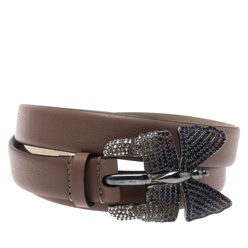 Adorned with an elegantly crafted butterfly shaped buckle, this belt by Valentino is a stylish piece of accessory to pair with your maxi dresses for an elegant cinched look. Designed using leather, this thin belt can be worn on all occasions with