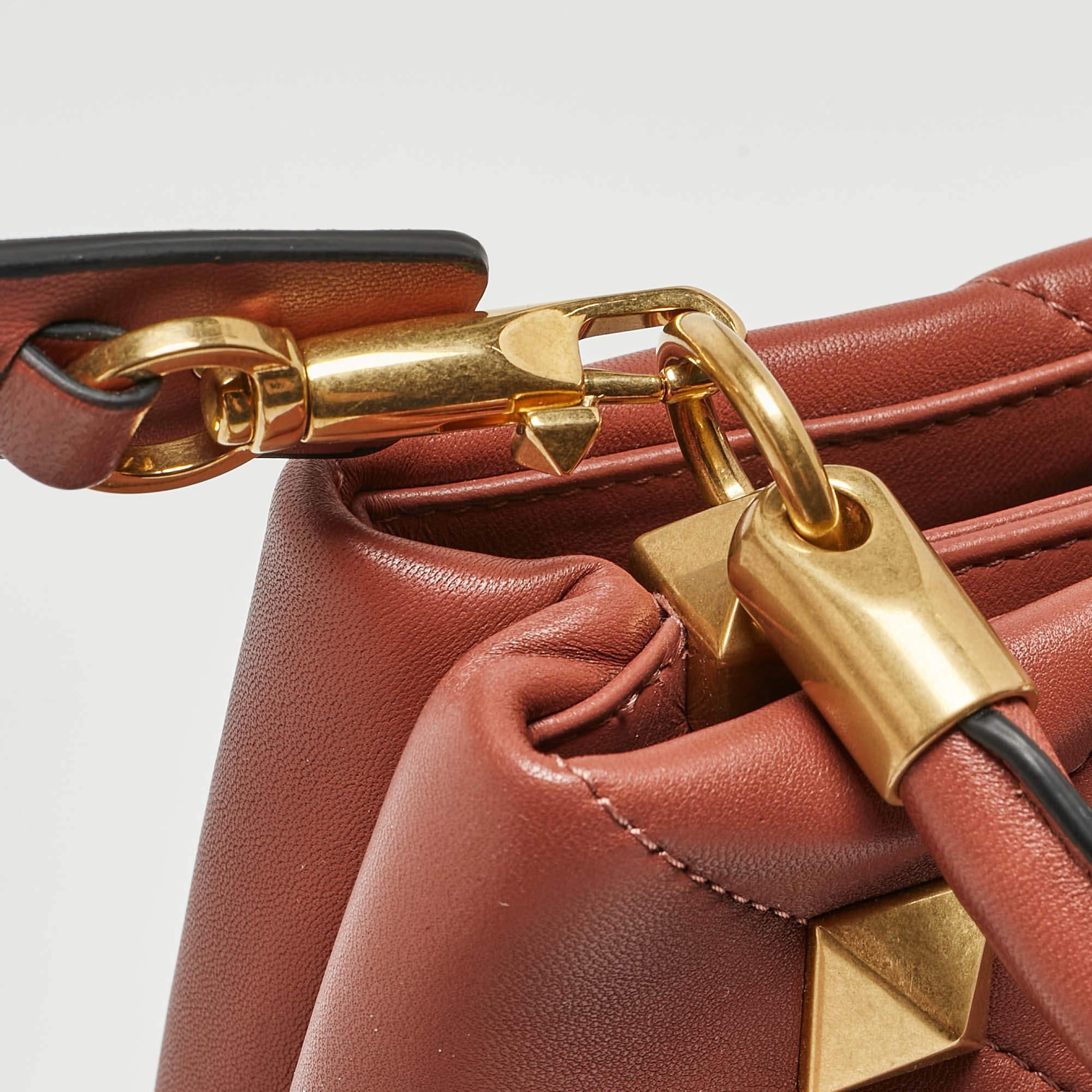 Valentino Chestnut Brown Leather Small Roman Stud Top Handle Bag In Excellent Condition In Dubai, Al Qouz 2