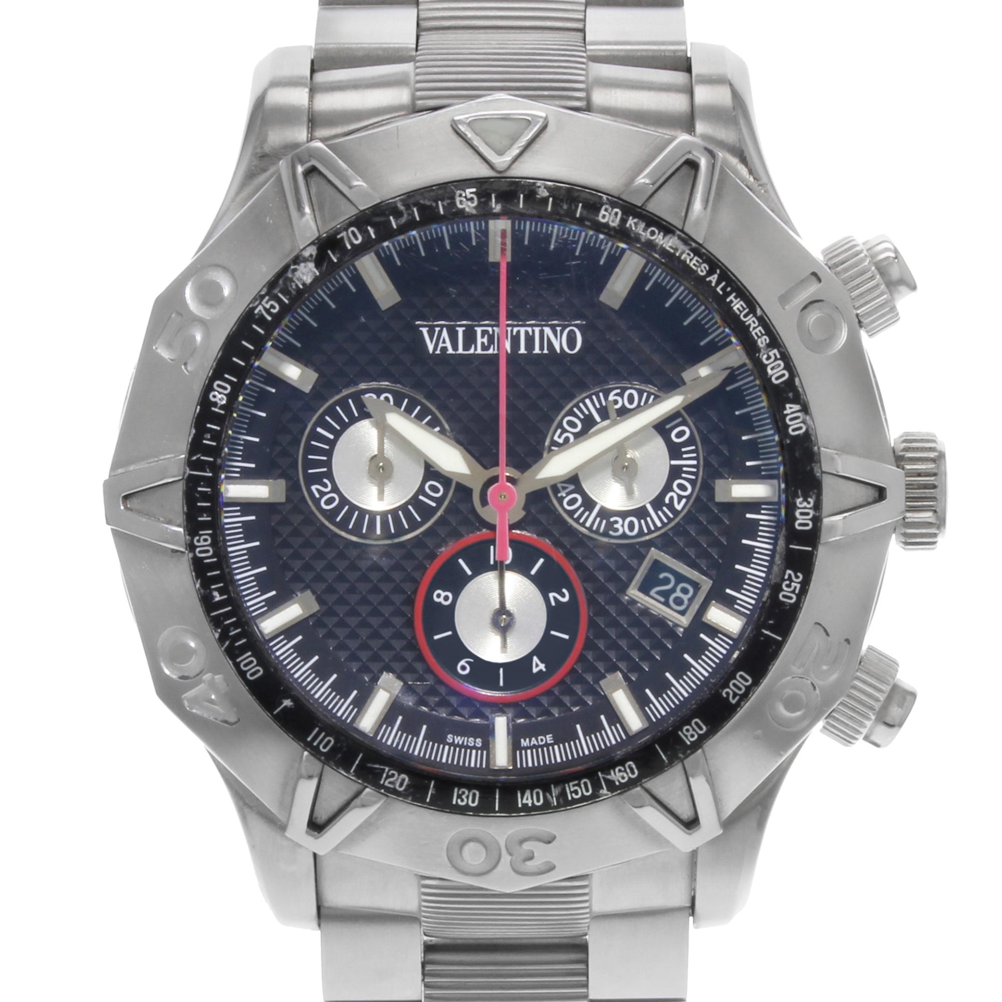 This pre-owned Valentino Limited Edition V40LCQ9909-S099 is a beautiful men's timepiece that is powered by a quartz movement which is cased in a stainless steel case. It has a round shape face, chronograph, date, small seconds subdial dial and has