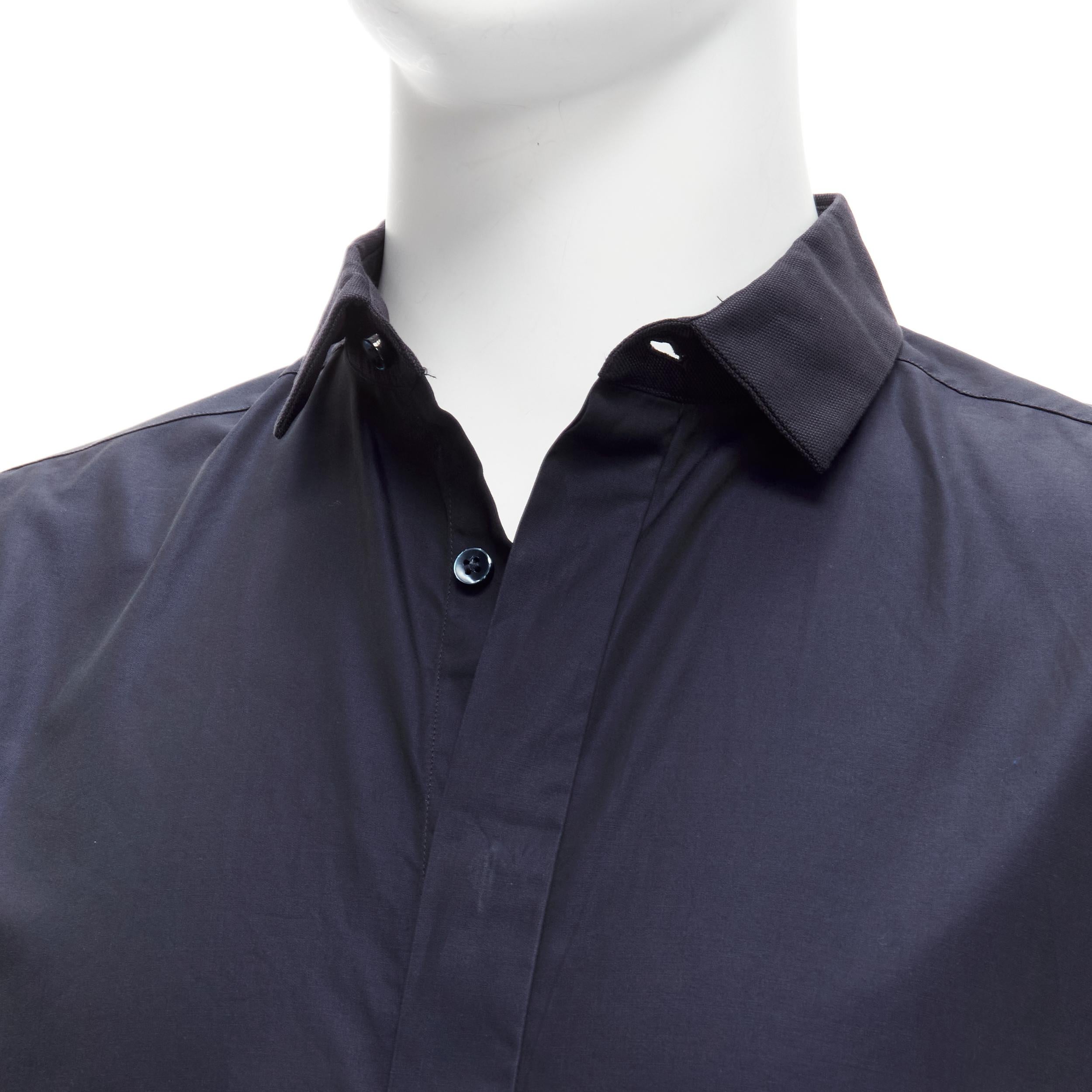VALENTINO classic minimal navy poplin twill contrast collar dress shirt EU40 L
Reference: YNWG/A00097
Brand: Valentino
Designer: Pier Paolo Piccioli
Material: Cotton
Color: Navy
Pattern: Solid
Closure: Button
Extra Details: Invisible placket and