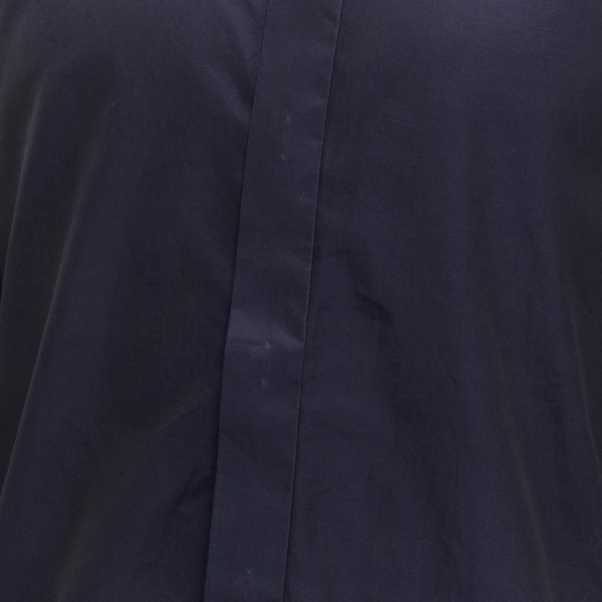 VALENTINO - Chemise à col contrasté en sergé bleu marine, minimale et classique, EU40 L en vente 3