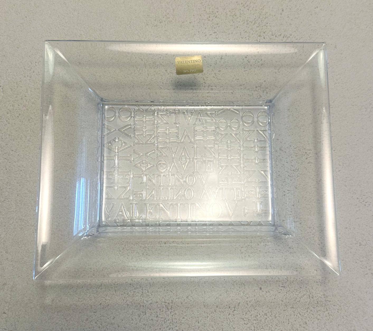 Valentino Home clear rectangular lead glass crystal vide poche, change tray, pocket emptier or ashtray / made in Italy
Original label on the glass / comes in original box
Width 8 inches, depth 6.5 inches, height 1.5 inches
1 available in stock in