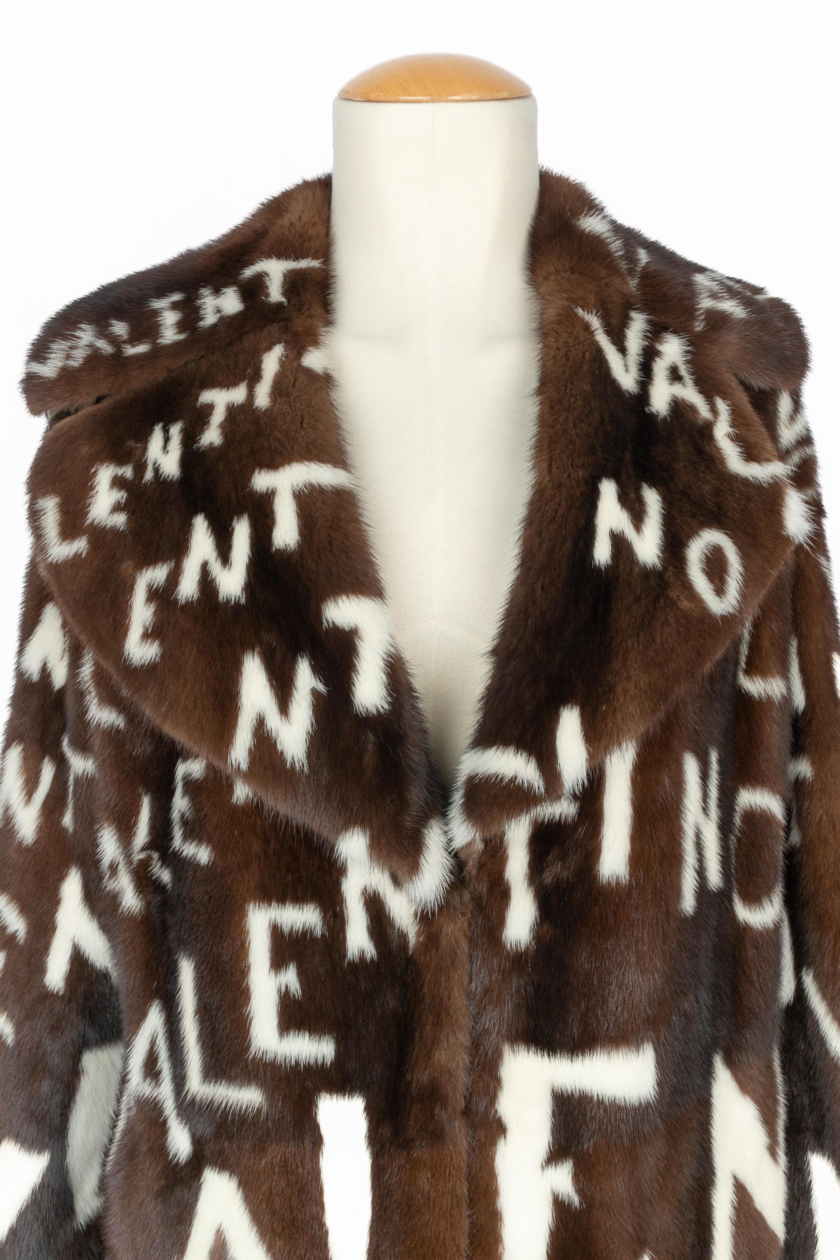 Noir Manteau Valentino en vente