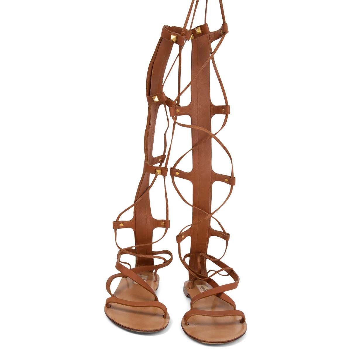 VALENTINO pelle marrone cognac APHRODITE ROCKSTUD GLADIATOR Sandali Scarpe 37,5 in vendita 1