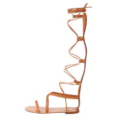 VALENTINO cognacbraune APHRODITE ROCKSTUD GLADIATOR-Sandalen aus Leder 37,5