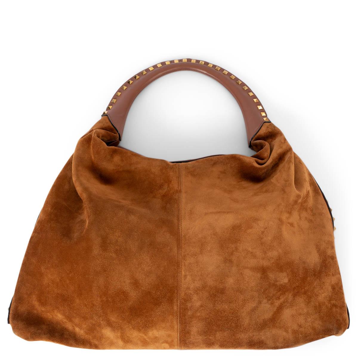 VALENTINO cognac brown ROCKSTUD LEATHER & SUEDE HOBO Bag In Good Condition For Sale In Zürich, CH