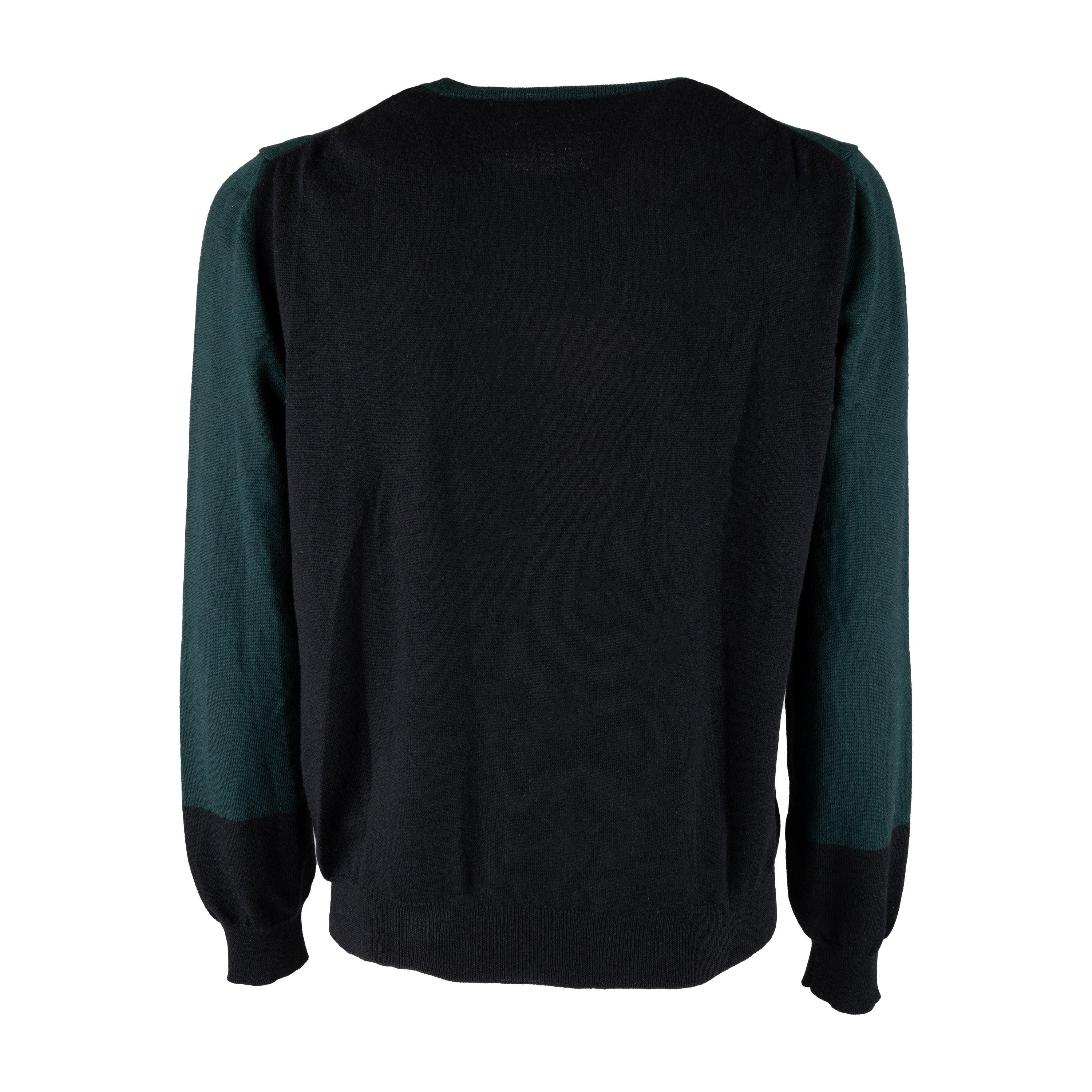 Dieser Pullover von Valentino ist perfekt für kalte Wintertage. Die langen Ärmel und der Rundhalsausschnitt sind aus luxuriöser, weicher Wolle gefertigt und sorgen für optimale Wärme. Das kräftige Schwarz am Saum und am Rücken bildet einen