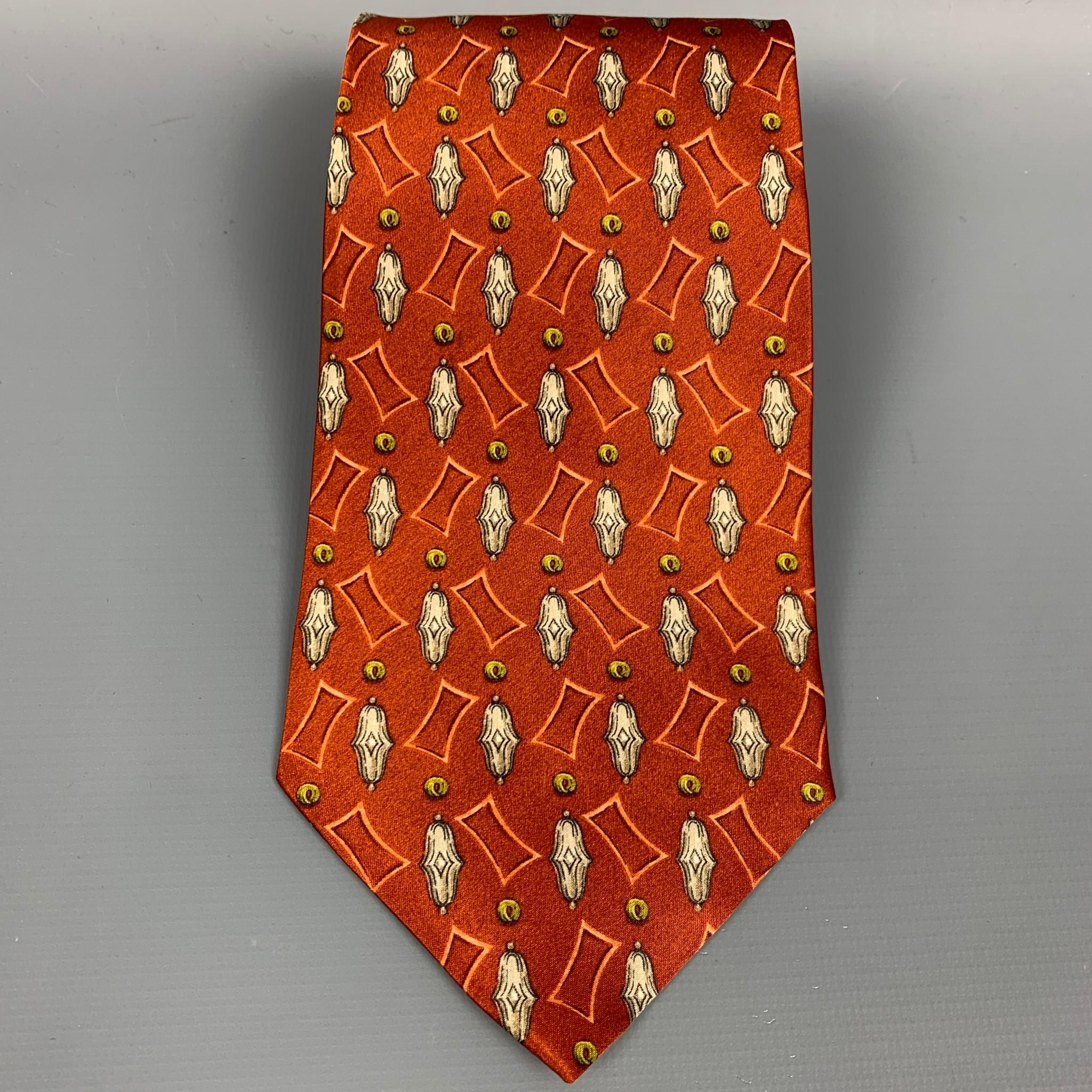 VALENTINO neck tie comes in a copper & cream satin silk. Made in Italy. 

Very Good Pre-Owned Condition.

Measurements:

Width: 4 in.  