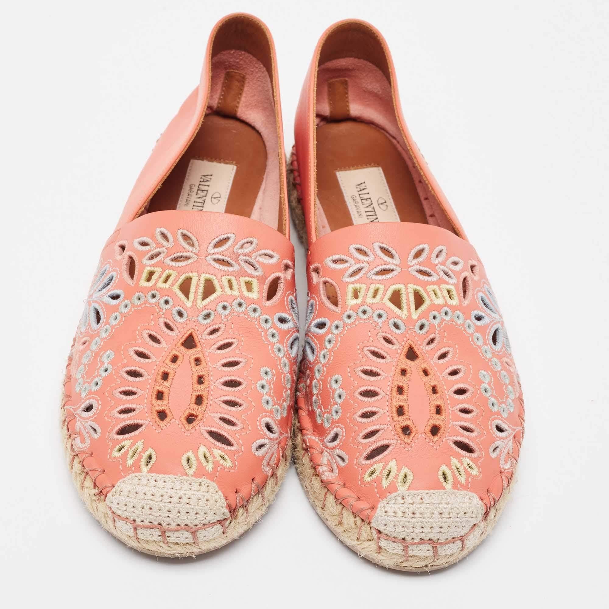 Diese Espadrilles für Damen sind elegant und bequem. Diese vielseitigen Schuhe sind exquisit verarbeitet und verbinden zeitlose Eleganz mit alltäglicher Leichtigkeit.

Enthält: Original-Staubbeutel

