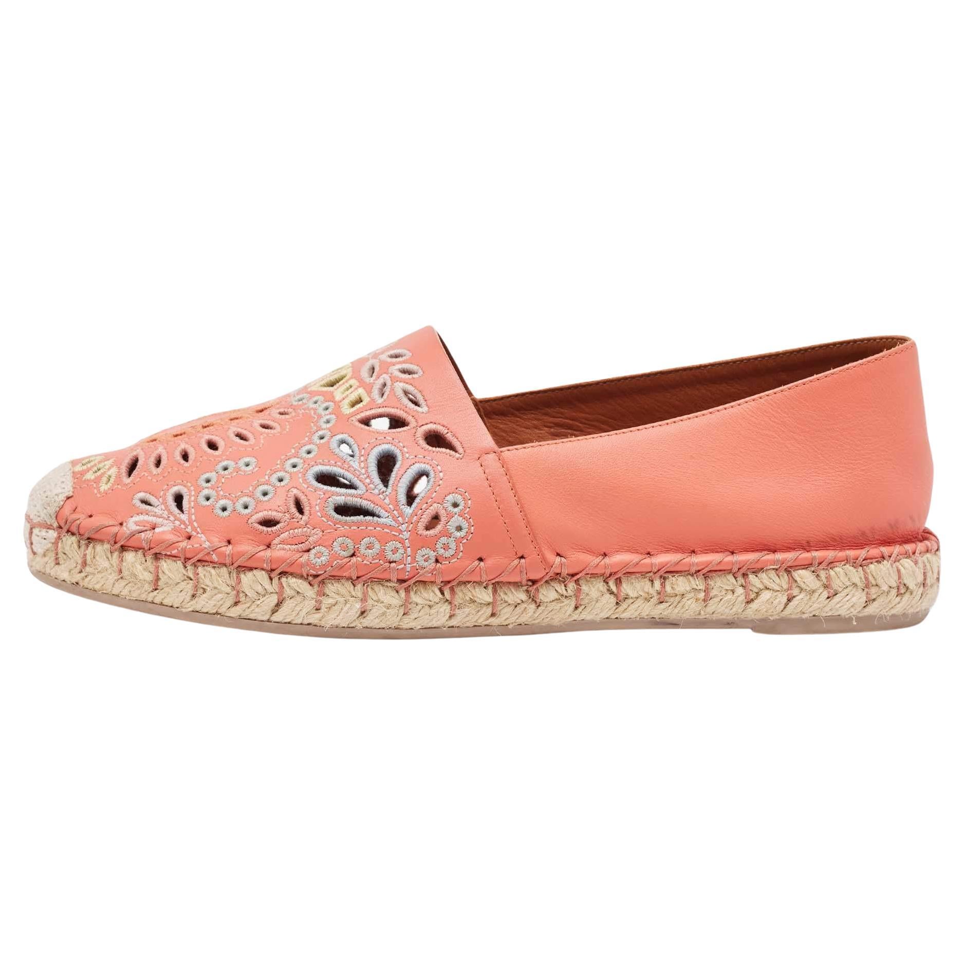 Valentino Espadrilles en cuir brodées corail, taille 36 en vente