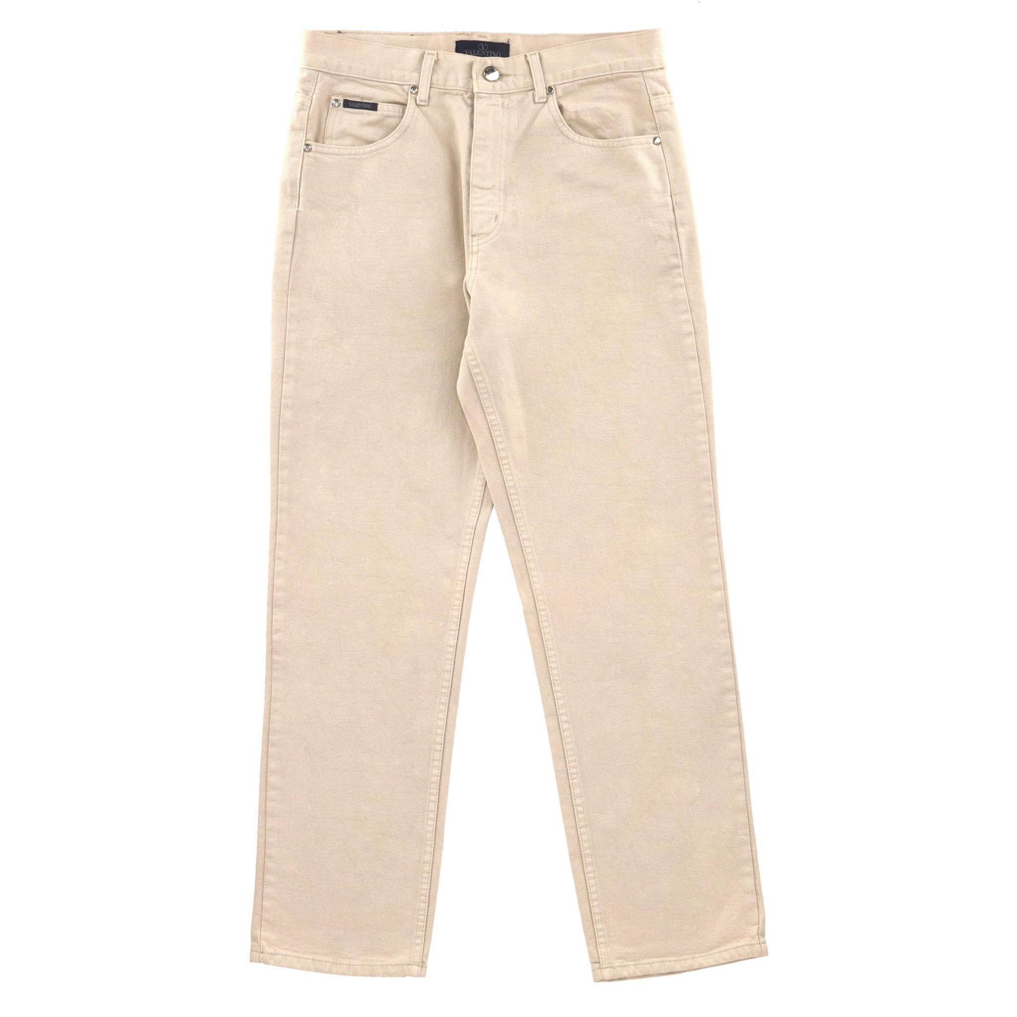 Jeans en coton Valentino

Jeans beige avec logo argenté.

Taille - 32 Wait. 30 Leg

Condit - Good (Light signs of wear)

Composition - Coton 