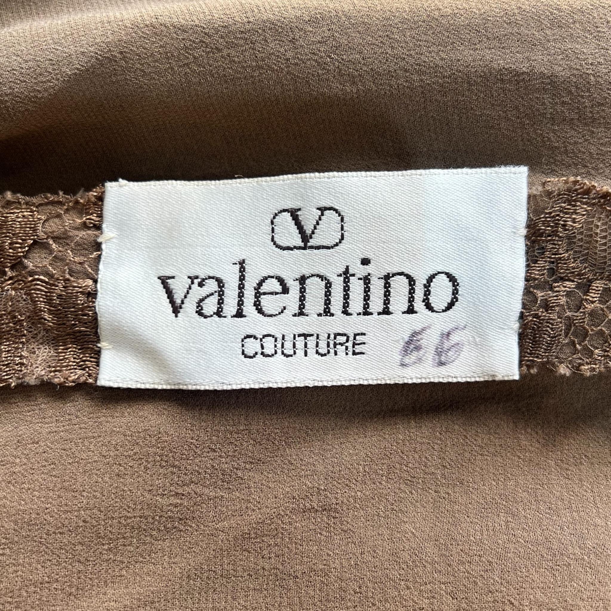 Camicetta a maniche lunghe in pizzo marrone cioccolato di Valentino Couture 1980 in vendita 1