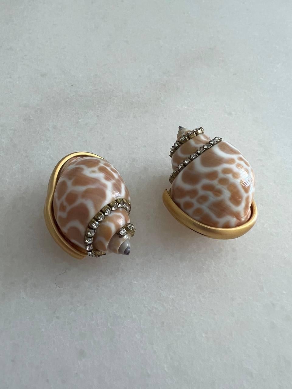Art Nouveau Valentino Couture Vintage Babylon Shell Spotted Seashell Clip-On Earrings, 1990s For Sale