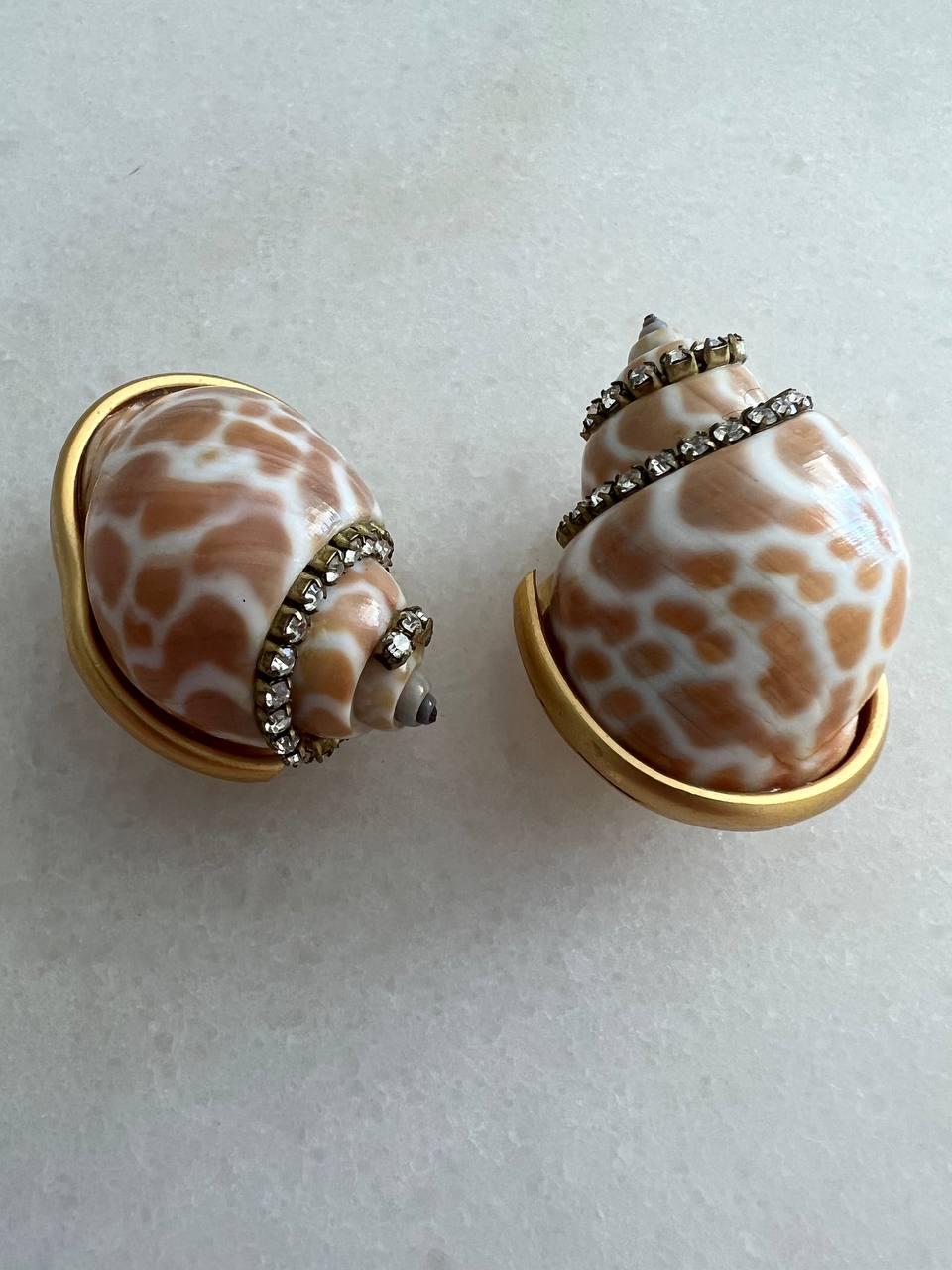 Women's Valentino Couture Vintage Babylon Shell Spotted Seashell Clip-On Earrings, 1990s For Sale