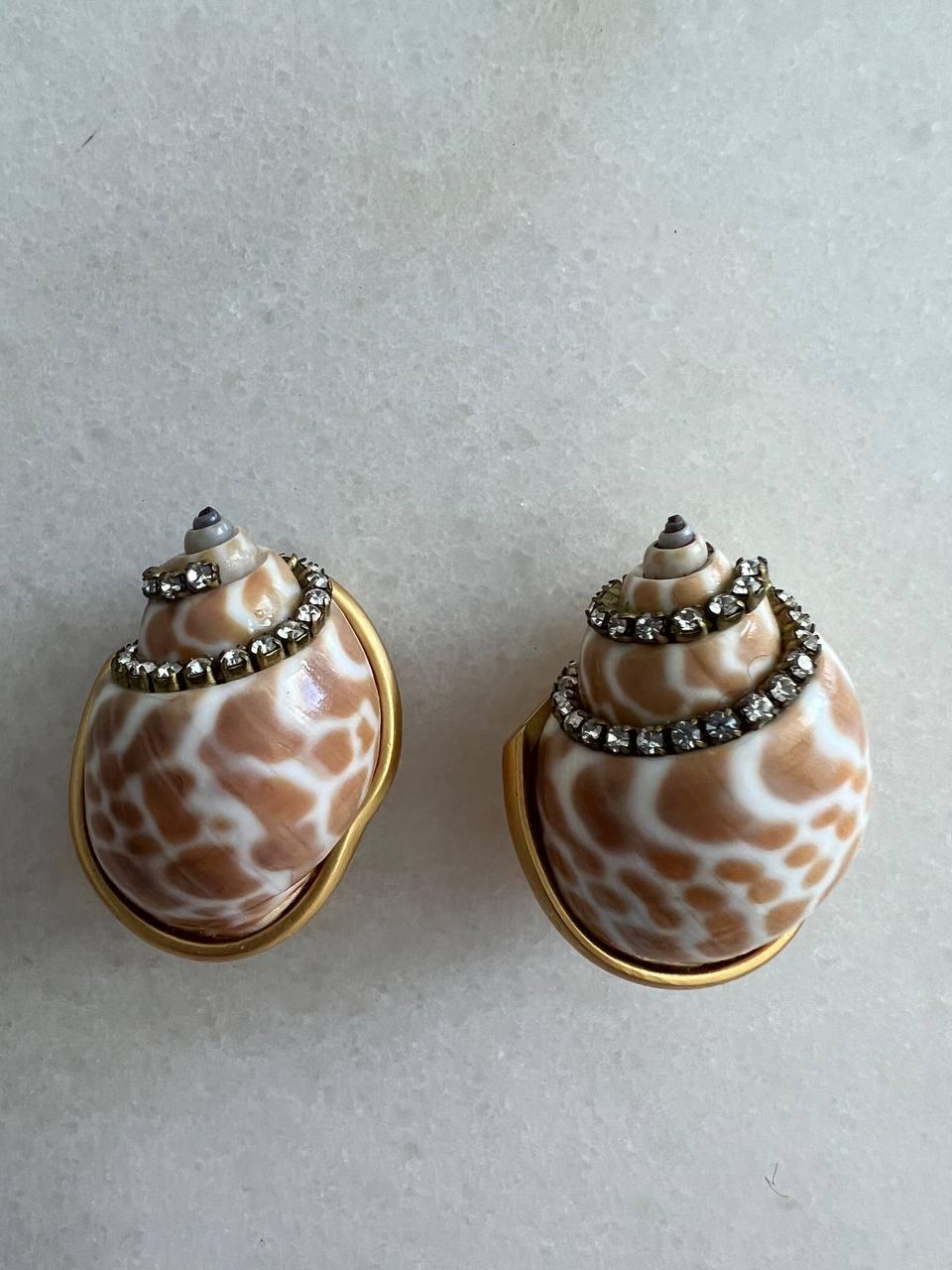 Valentino Couture Vintage Babylon Shell Spotted Seashell Clip-On Earrings, 1990s For Sale 1